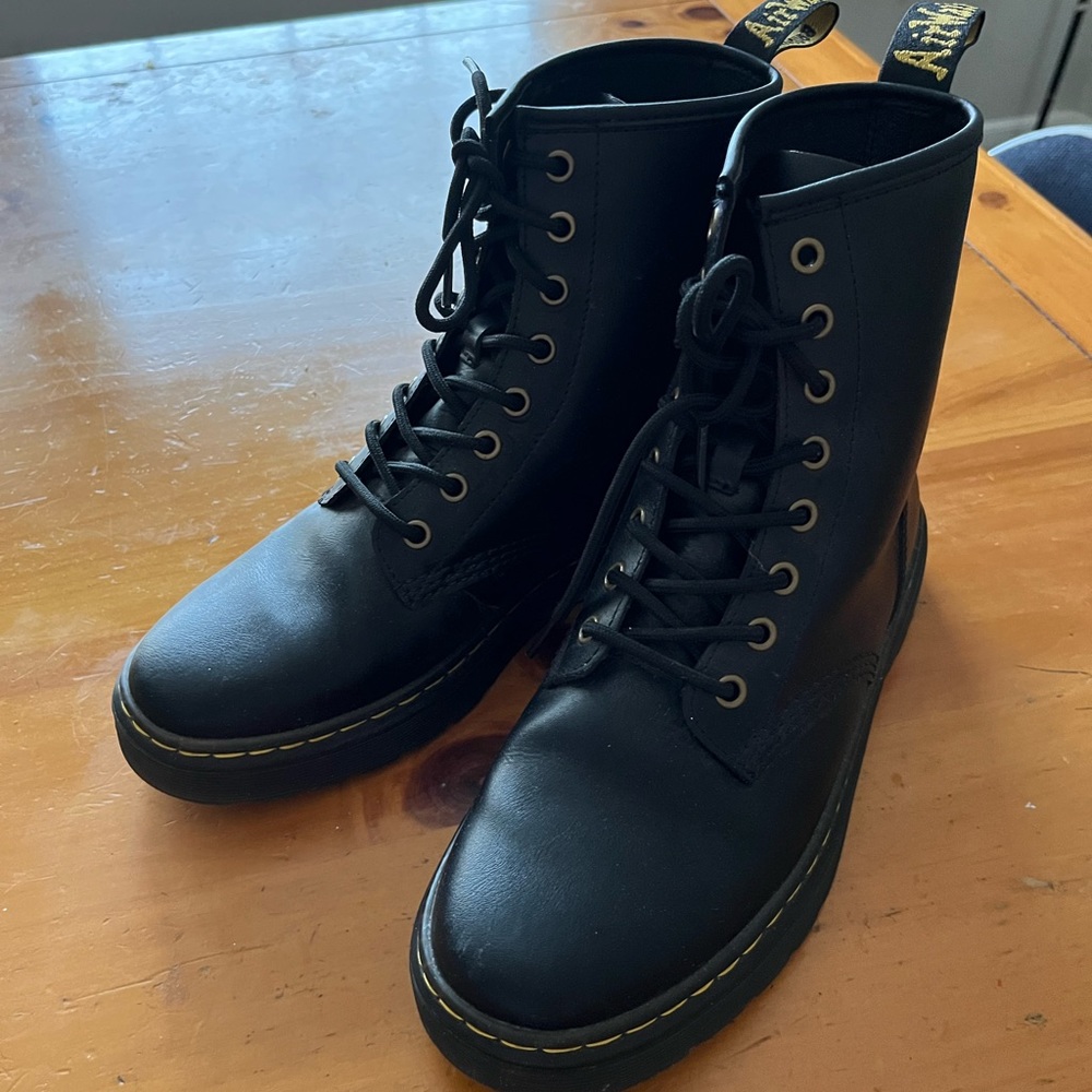 Dr. Martens Black Leather ZAVALA combat boots Ladies size 9